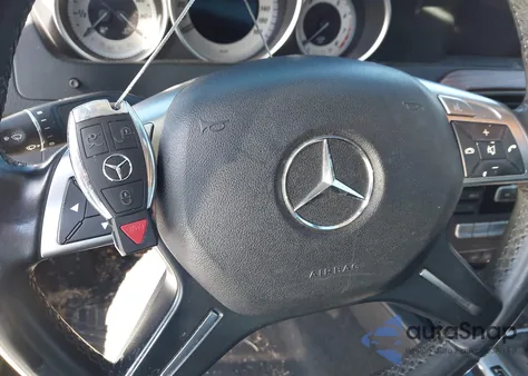 2013 Mercedes-Benz C 250 Luxury z USA, uszkodzony, nr VIN WDDGF4HB7DR300815